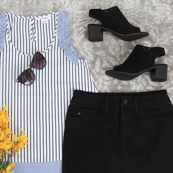 Black Floral Cut Out Perforated Peep Toe Shootie - Picture 7 of 7